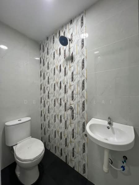 1-storey Terraced House for Sale in Taman Johor Jaya (Johor Bahru) - Desmond Lai - Bathroom - PropertyGuru.com.my