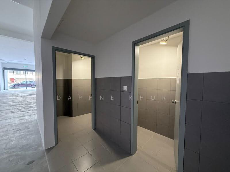 Kedai untuk Disewa di Persiaran Mahsuri (Bayan Baru) - Daphne Khor - Corridor - PropertyGuru.com.my