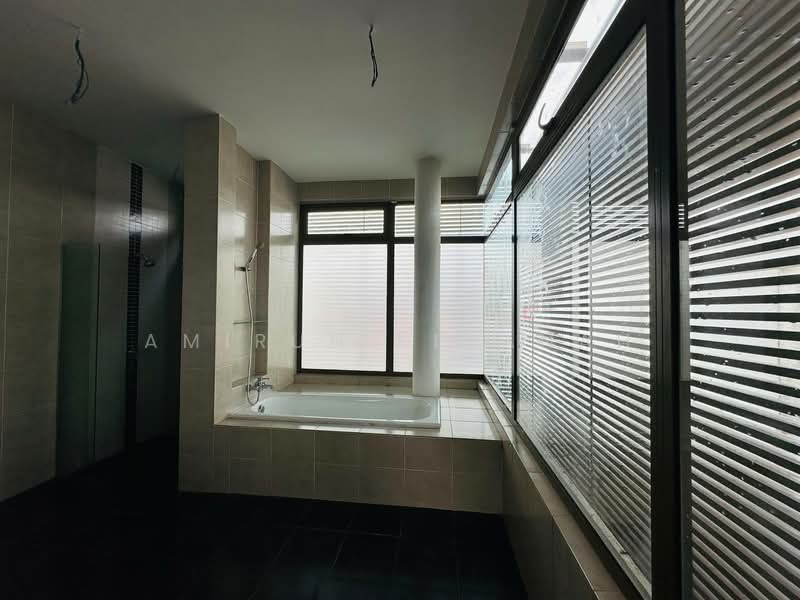 Bungalow House for Sale in Bandar Bukit Mahkota (Bangi) - Amirun Kinanah - Bathroom - PropertyGuru.com.my