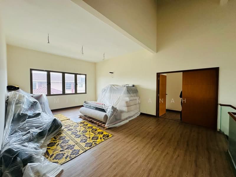 Bungalow House for Sale in Bandar Bukit Mahkota (Bangi) - Amirun Kinanah - Living Room - PropertyGuru.com.my