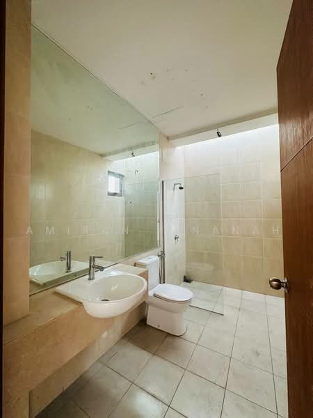 Bungalow House for Sale in Bandar Bukit Mahkota (Bangi) - Amirun Kinanah - Bathroom - PropertyGuru.com.my