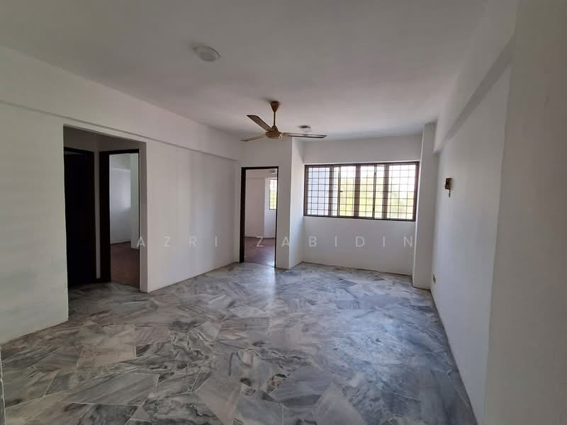 Pangsapuri untuk Dijual di Tasik Heights Apartment - Azri Zabidin - Living Room - PropertyGuru.com.my