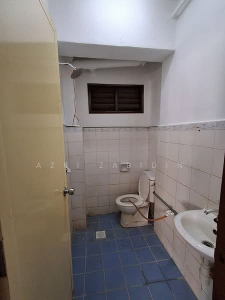 Pangsapuri untuk Dijual di Tasik Heights Apartment - Azri Zabidin - Bathroom - PropertyGuru.com.my