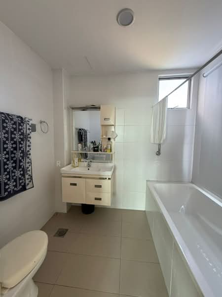 Pangsapuri untuk Dijual di Perling Apartment - Ray Wong - Bathroom - PropertyGuru.com.my