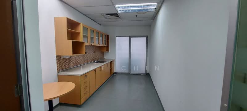 Pejabat untuk Disewa di KLCC (KL City Centre) - Lee Chin - Kitchen - PropertyGuru.com.my