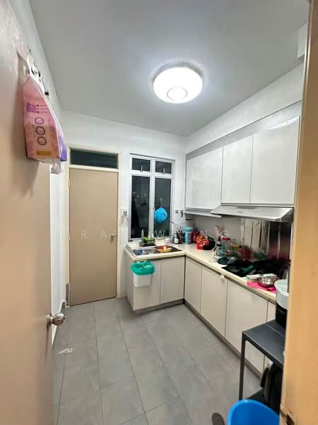 Pangsapuri untuk Dijual di Austin Suites (Permata Austin) - Ray Wong - Kitchen - PropertyGuru.com.my