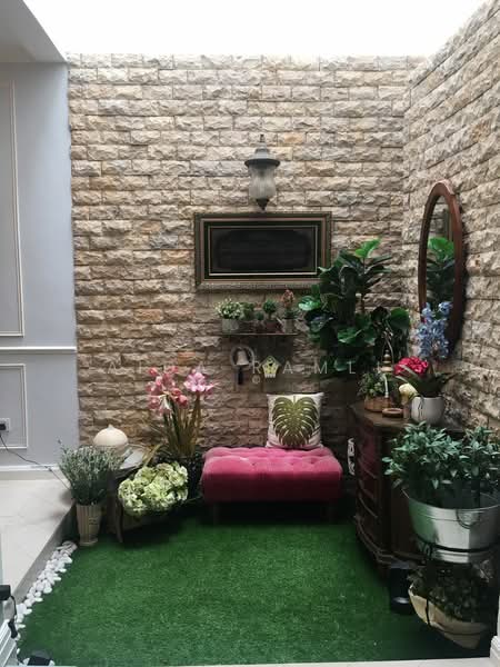 2-storey Terraced House for Sale in Bukit Jelutong (Shah Alam) - Aida Ramli - Garden - PropertyGuru.com.my