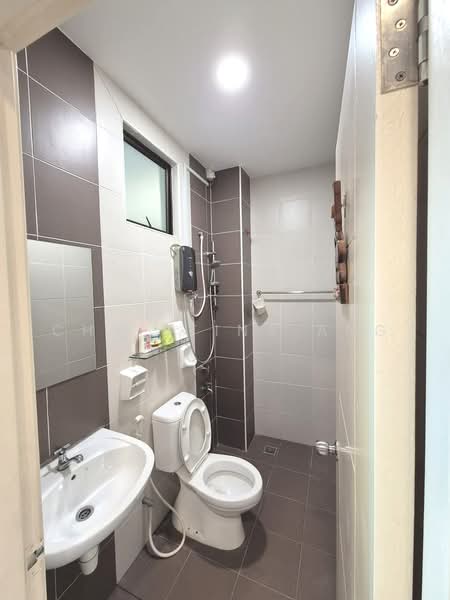 Rumah Teres 2-Tingkat untuk Dijual di Bandar Dato Onn (Tebrau) - Christina Ang - Bathroom - PropertyGuru.com.my