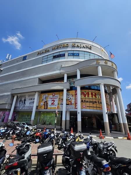 Shop for Sale in Bandar Kajang (Kajang) - Frankie Wong - Exterior - PropertyGuru.com.my