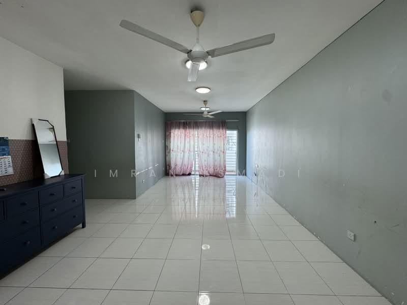 Pangsapuri untuk Dijual di Pangsapuri Anggun - Imran Ismadi - Living Room - PropertyGuru.com.my
