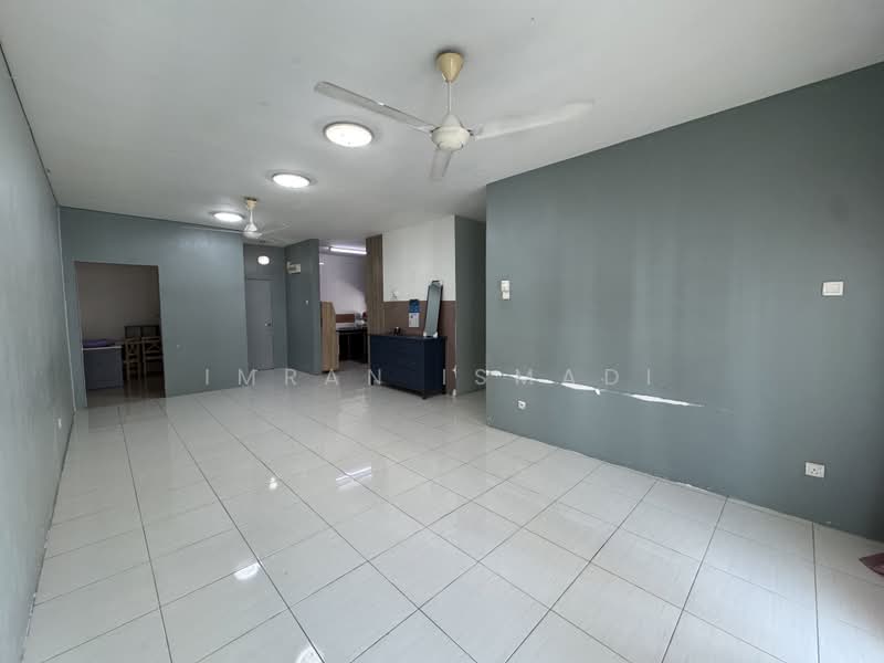 Pangsapuri untuk Dijual di Pangsapuri Anggun - Imran Ismadi - Living Room - PropertyGuru.com.my