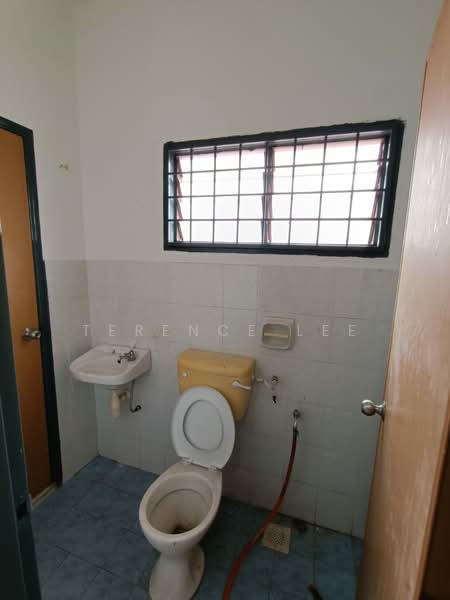 2-storey Terraced House for Sale in Bandar Saujana Putra (Tanjong Duabelas) - Terence Lee - Bathroom - PropertyGuru.com.my