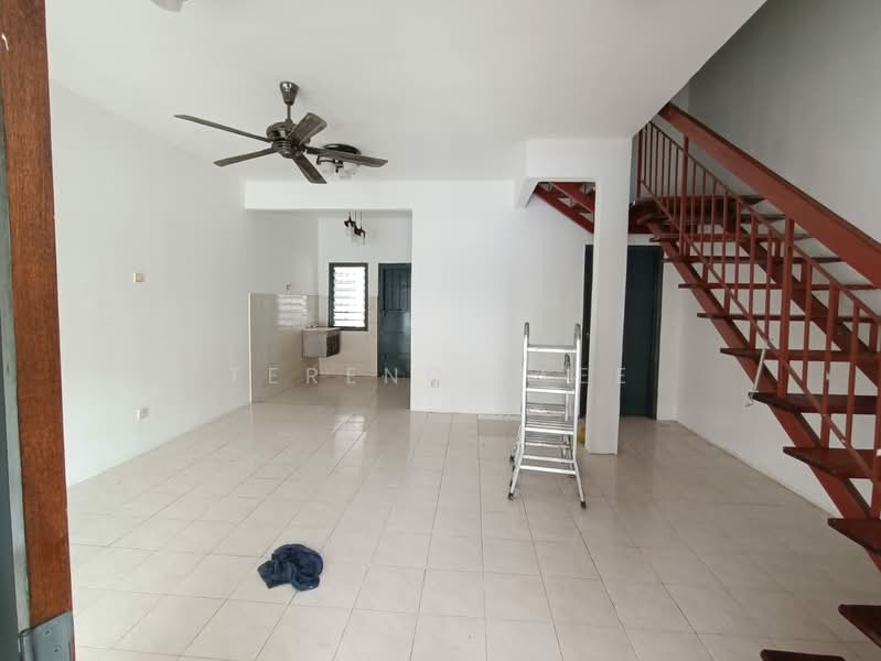 2-storey Terraced House for Sale in Bandar Saujana Putra (Tanjong Duabelas) - Terence Lee - Living Room - PropertyGuru.com.my