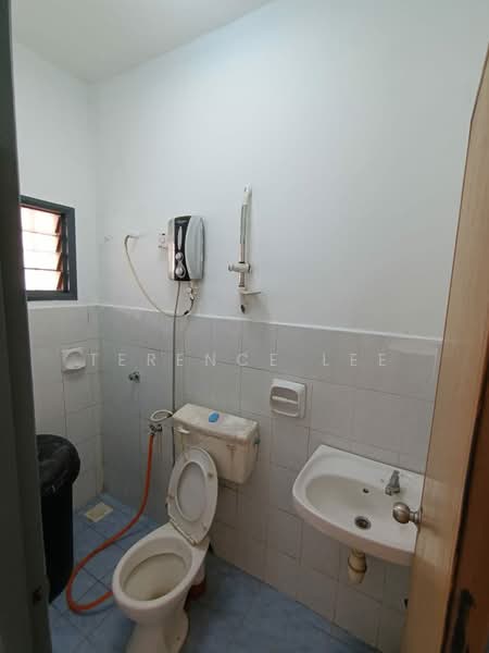 2-storey Terraced House for Sale in Bandar Saujana Putra (Tanjong Duabelas) - Terence Lee - Bathroom - PropertyGuru.com.my