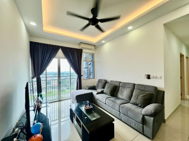 Kediaman Servis untuk Dijual di Meridin Bayvue @ Sierra Perdana - Ray Wong - Living Room - PropertyGuru.com.my
