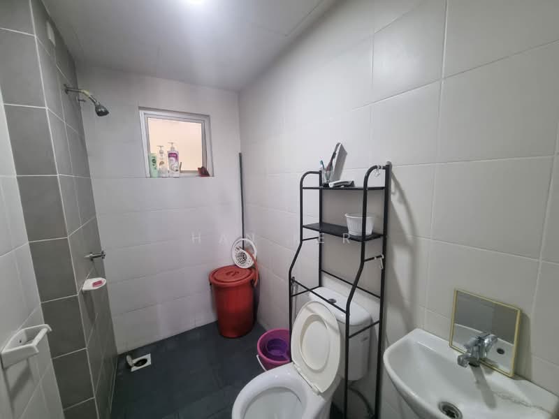 Pangsapuri untuk Dijual di Harmoni 1 - Han Ker - Bathroom - PropertyGuru.com.my