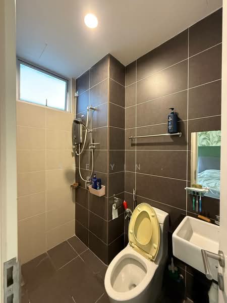 Kediaman Servis untuk Dijual di Sky Habitat - See Yin . - Bathroom - PropertyGuru.com.my