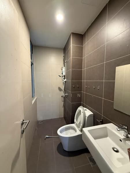 Kediaman Servis untuk Dijual di Sky Habitat - See Yin . - Bathroom - PropertyGuru.com.my