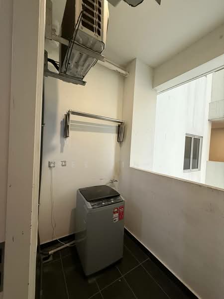 Kediaman Servis untuk Dijual di Sky Habitat - See Yin . - Balcony - PropertyGuru.com.my