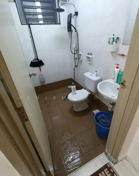 Kediaman Servis untuk Dijual di Nusa Perdana Apartment - Benjamin Ong - Bathroom - PropertyGuru.com.my