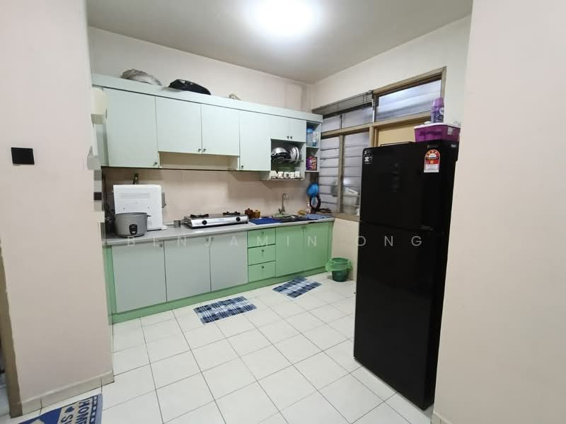 Kediaman Servis untuk Dijual di Nusa Perdana Apartment - Benjamin Ong - Kitchen - PropertyGuru.com.my