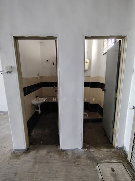 Shop / Office for Rent in Taman Cheng Mutiara (Bertam) - John Tee - Bathroom - PropertyGuru.com.my