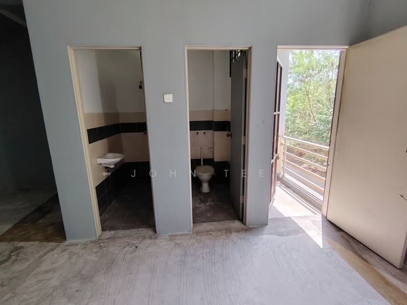 Shop / Office for Rent in Taman Cheng Mutiara (Bertam) - John Tee - Bathroom - PropertyGuru.com.my