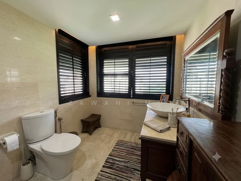 Kondominium untuk Dijual di Armanee Terrace - Muna Zawani Muhamad - Bathroom - PropertyGuru.com.my