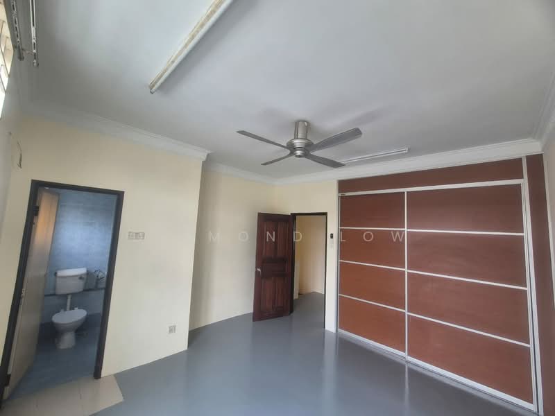 Rumah Teres 2-Tingkat untuk Disewa di Bandar Mahkota Cheras (Cheras) - Desmond Low - Bathroom - PropertyGuru.com.my