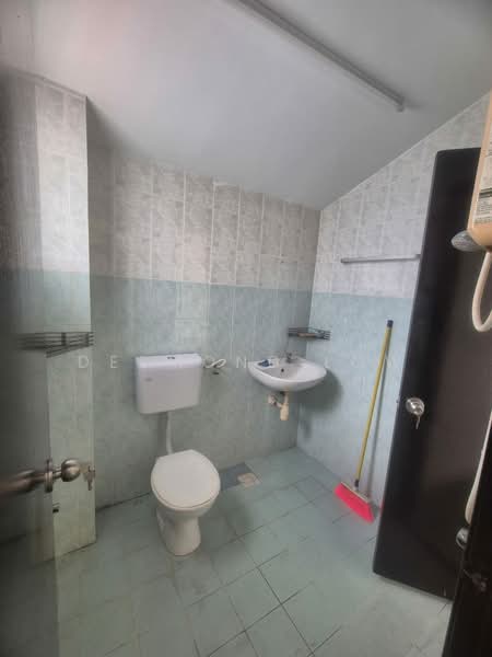 Rumah Teres 2-Tingkat untuk Disewa di Bandar Mahkota Cheras (Cheras) - Desmond Low - Bathroom - PropertyGuru.com.my
