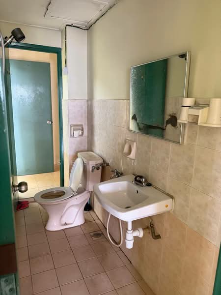 Apartment for Sale at Bayu Puteri 3 - See Yin . - Bathroom - PropertyGuru.com.my