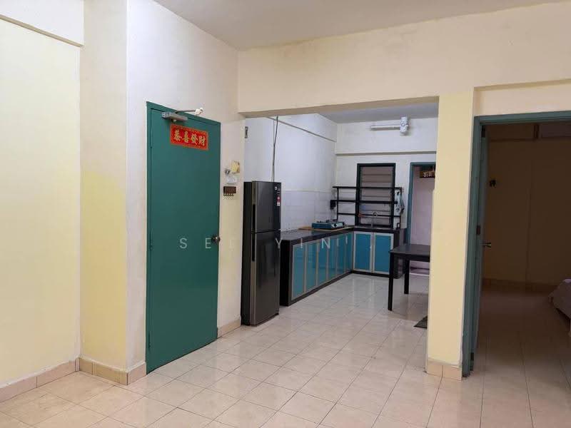 Apartment for Sale at Bayu Puteri 3 - See Yin . - Kitchen - PropertyGuru.com.my