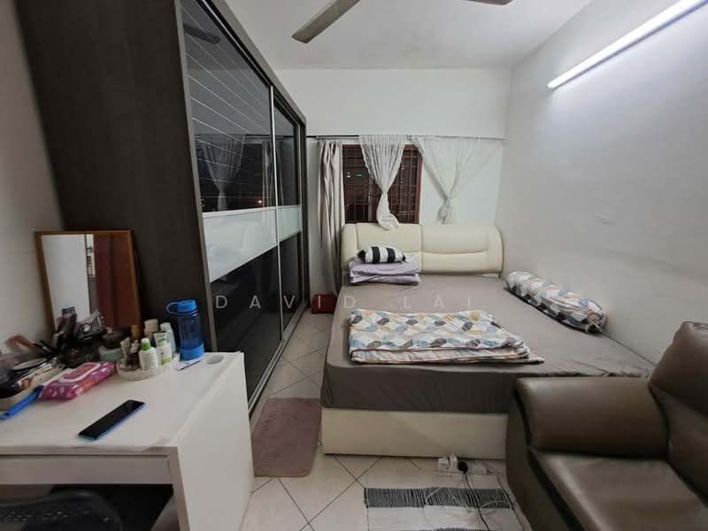 Pangsapuri untuk Dijual di Bayu Puteri - David Lai - Bedroom - PropertyGuru.com.my