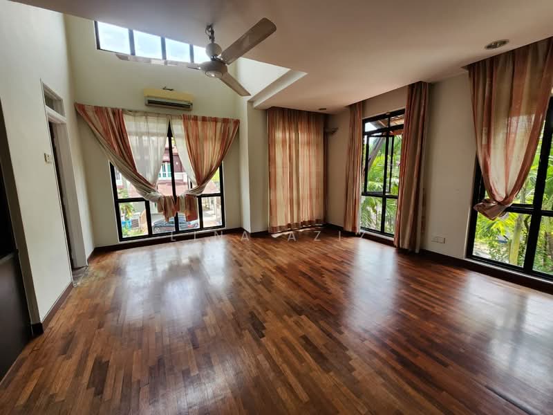 2-storey Terraced House for Sale in Bukit Jelutong (Shah Alam) - Lina Aziz - Living Room - PropertyGuru.com.my