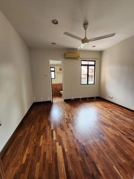 2-storey Terraced House for Sale in Bukit Jelutong (Shah Alam) - Lina Aziz - Bedroom - PropertyGuru.com.my