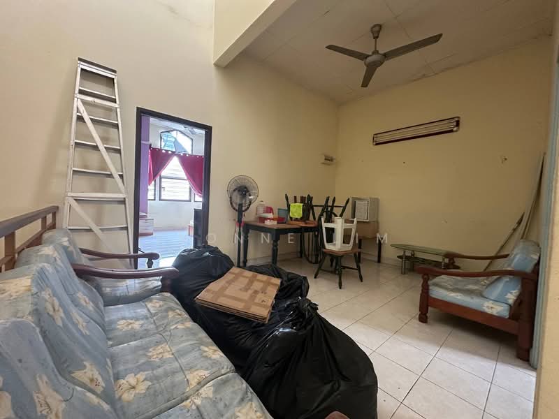 2-storey Terraced House for Sale in Bandar Putra (Kulai) - Yvonne Lim - Living Room - PropertyGuru.com.my
