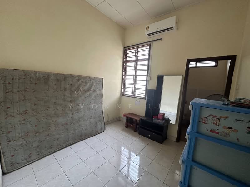 2-storey Terraced House for Sale in Bandar Putra (Kulai) - Yvonne Lim - Bedroom - PropertyGuru.com.my