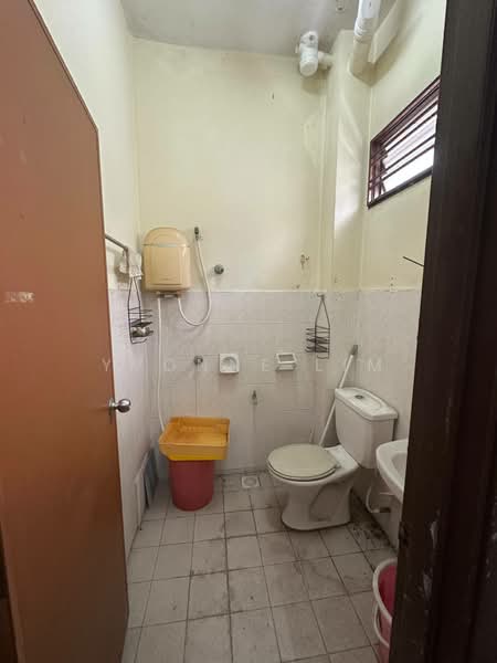 2-storey Terraced House for Sale in Bandar Putra (Kulai) - Yvonne Lim - Bathroom - PropertyGuru.com.my