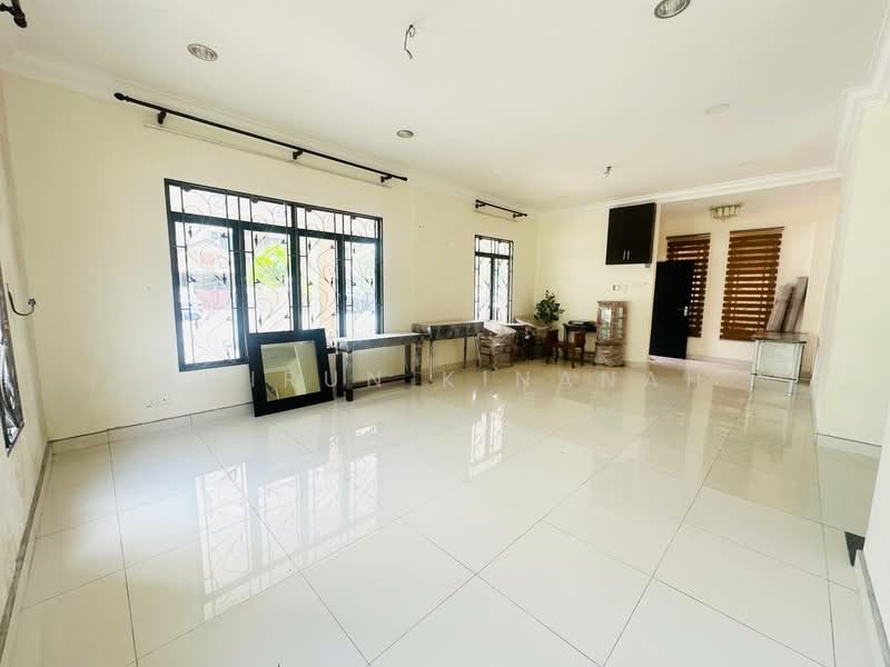 Rumah Berkembar untuk Dijual di Puncak Bangi (Bandar Baru Bangi) - Amirun Kinanah - Living Room - PropertyGuru.com.my