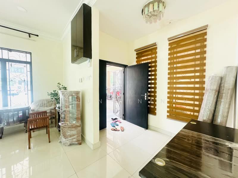 Rumah Berkembar untuk Dijual di Puncak Bangi (Bandar Baru Bangi) - Amirun Kinanah - Entrance - PropertyGuru.com.my