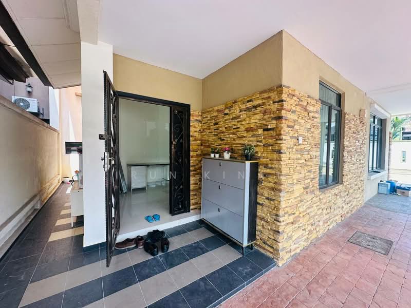 Rumah Berkembar untuk Dijual di Puncak Bangi (Bandar Baru Bangi) - Amirun Kinanah - Entrance - PropertyGuru.com.my