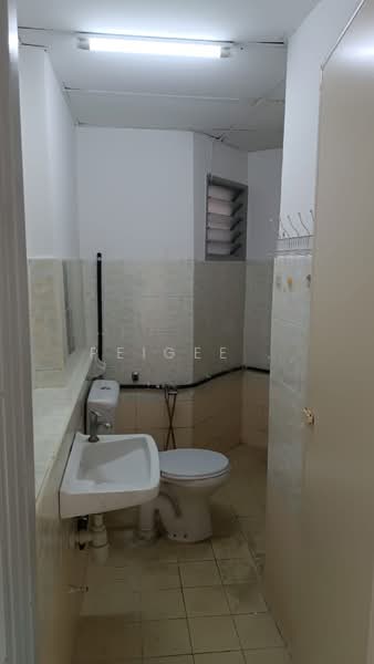 Condominium for Sale at Menara Menjalara - PeiGee . - Bathroom - PropertyGuru.com.my