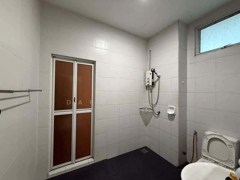 Kediaman Servis untuk Disewa di THE SENAI GARDEN (PANGSAPURI IMPIAN SENAI) - Daphne Lee - Bathroom - PropertyGuru.com.my