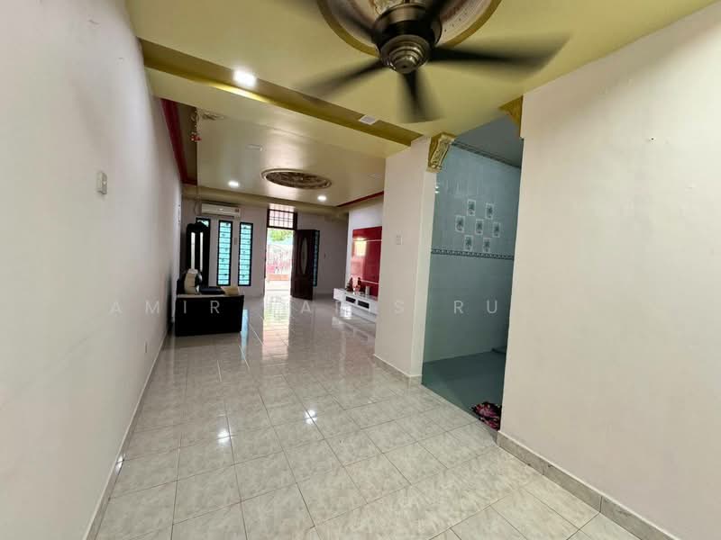 2-storey Terraced House for Sale in Mutiara Rini (Skudai) - Amir Faris Rusli - Living Room - PropertyGuru.com.my