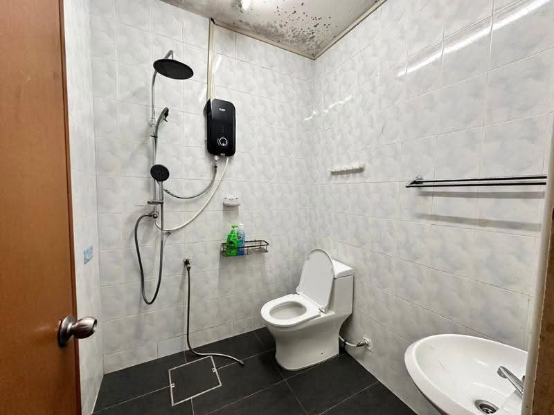 2-storey Terraced House for Sale in Mutiara Rini (Skudai) - Amir Faris Rusli - Bathroom - PropertyGuru.com.my