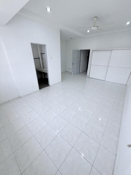 Rumah Teres 2-Tingkat untuk Dijual di Taman Universiti Indah (Seri Kembangan) - Jennifer Lai - PropertyGuru.com.my