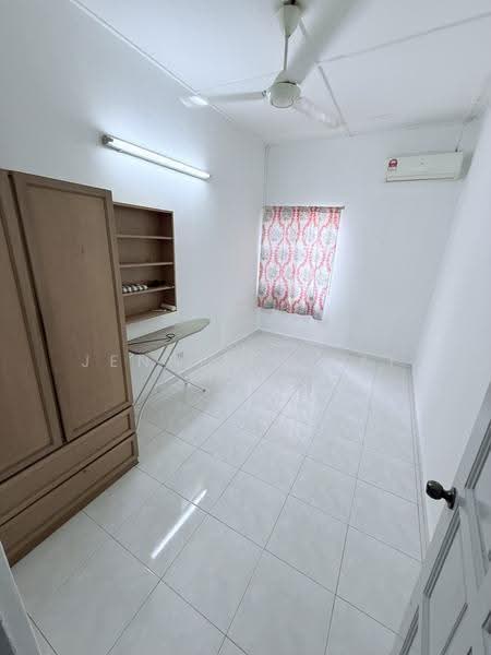 Rumah Teres 2-Tingkat untuk Dijual di Taman Universiti Indah (Seri Kembangan) - Jennifer Lai - PropertyGuru.com.my