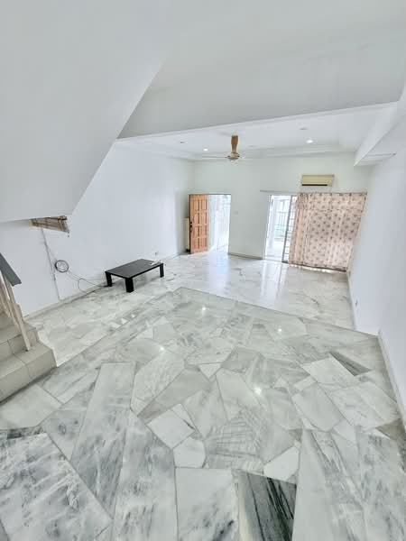 Rumah Teres 2-Tingkat untuk Dijual di Taman Universiti Indah (Seri Kembangan) - Jennifer Lai - PropertyGuru.com.my