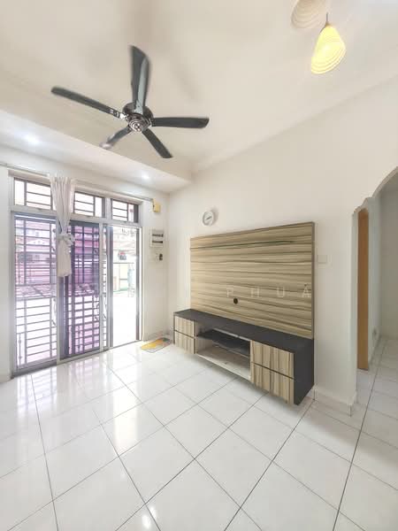 1.5-storey Terraced House for Rent in Taman Setia Indah (Tebrau) - Tommy Phua - Living Room - PropertyGuru.com.my