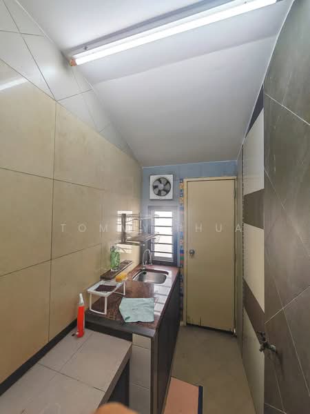 1.5-storey Terraced House for Rent in Taman Setia Indah (Tebrau) - Tommy Phua - Kitchen - PropertyGuru.com.my